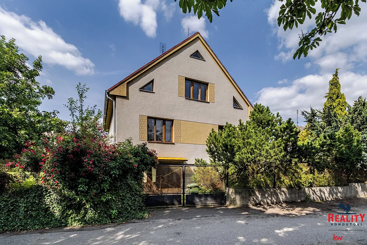 Prodej rodinného domu 262 m², pozemek 892 m²
